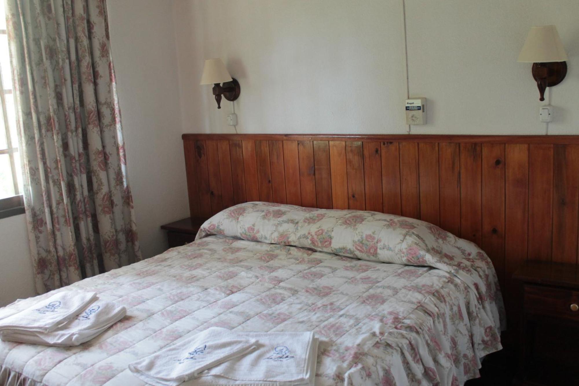 Hotel La Ballena ปุนตาบาเญนา ภายนอก รูปภาพ
